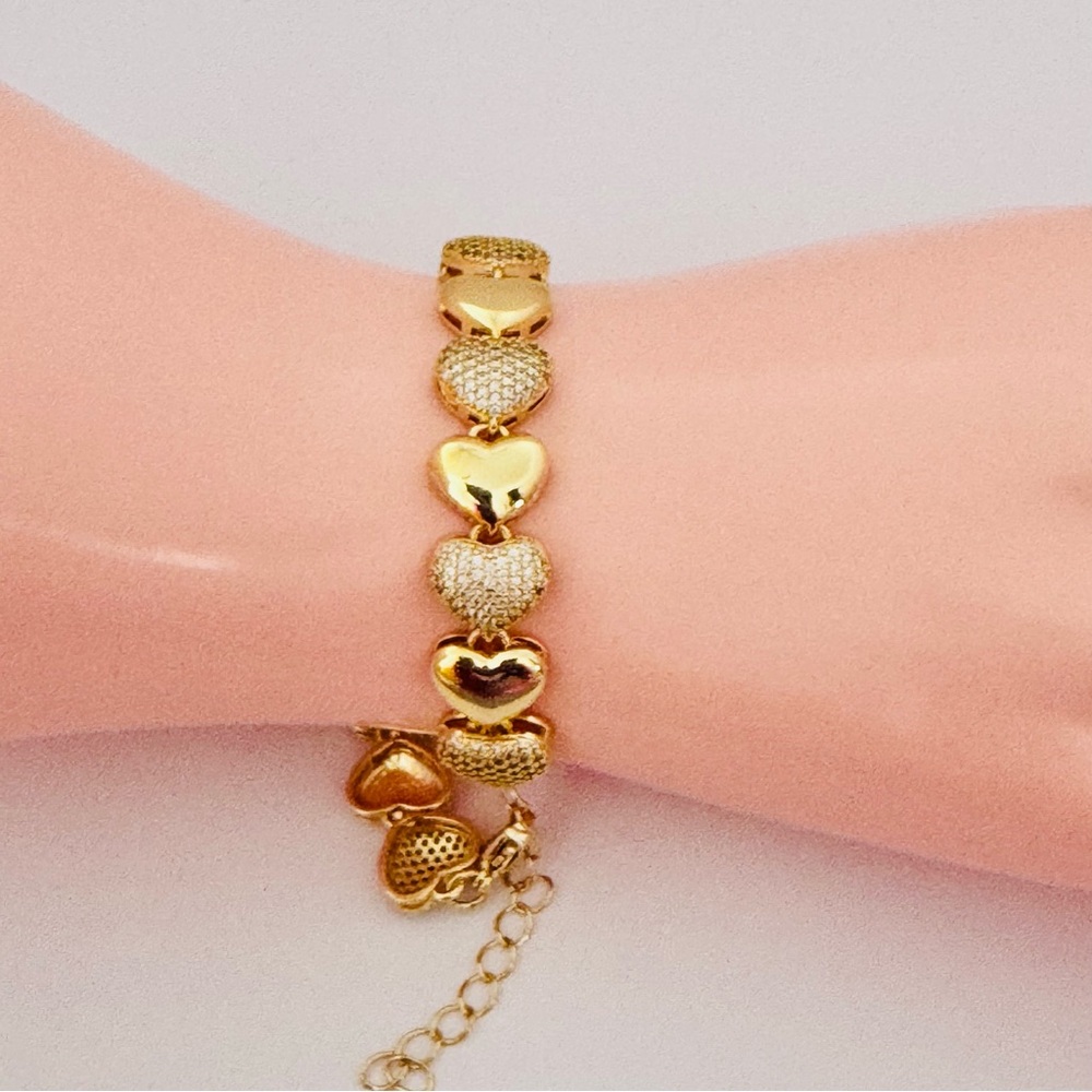 New 18K Gold plated heart shape bracelet with clear rhinestones.